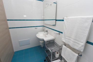 bagno camera n.5 (2) - Copia SITO.jpg